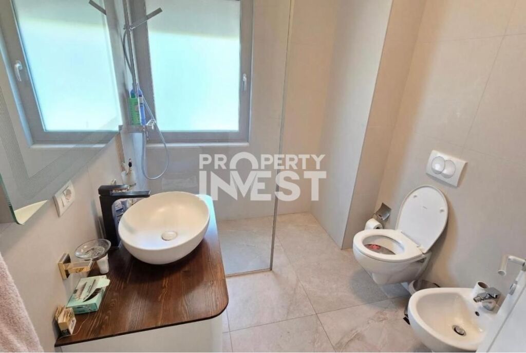 Shitet Vile Luksoze prane Pallatit te Brigadave!