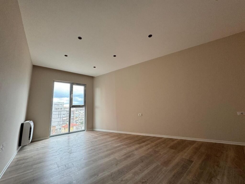 SHKOLLA E KUQE ^ Shesim super apartament: 2+1+2