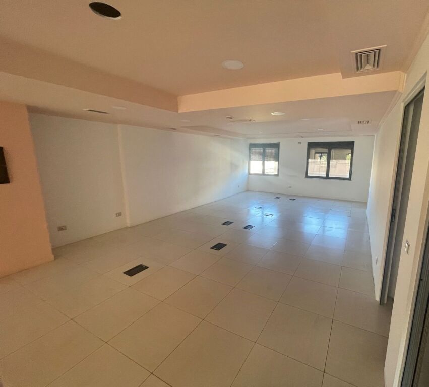 🏢 Jepet me qira njësi komerciale përballë Delijorgjit