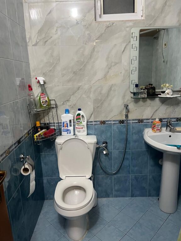 🏡 Jepet me qira 2+1 – 📍 Përballë Klinikës At Luigji Monti, Rr. e Kavajës💶 700 €/muaj
