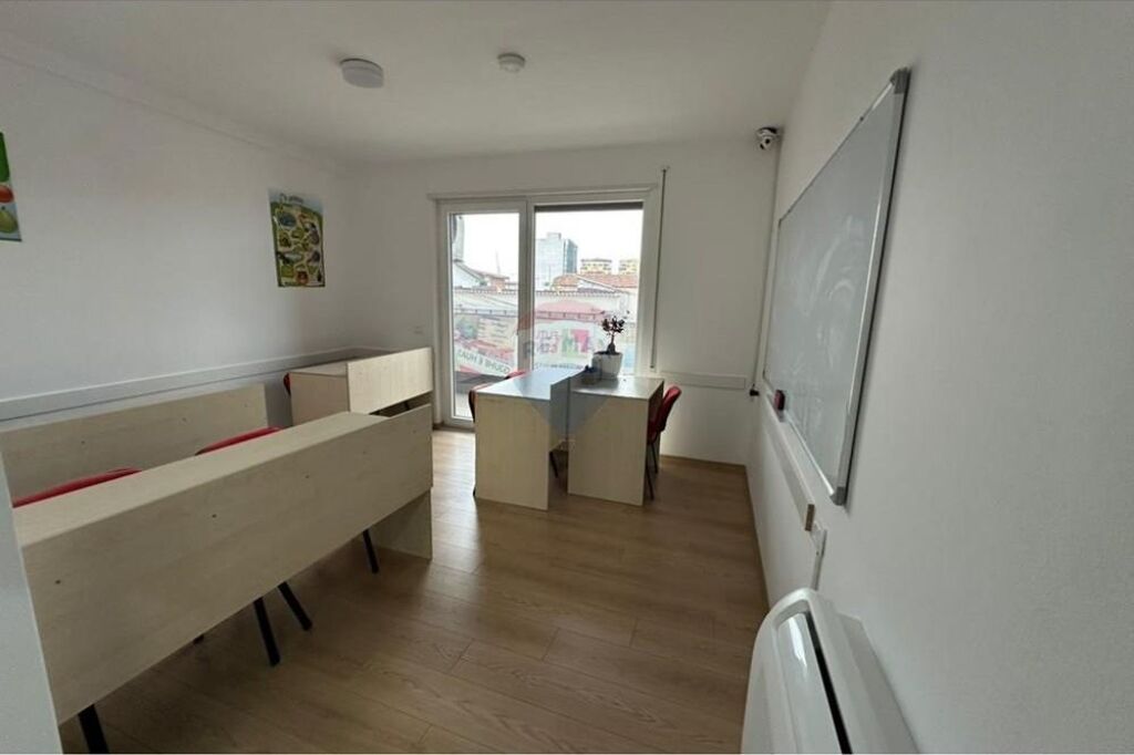 Apartament 3+1+2 për Shitje te Bulevardi i Ri