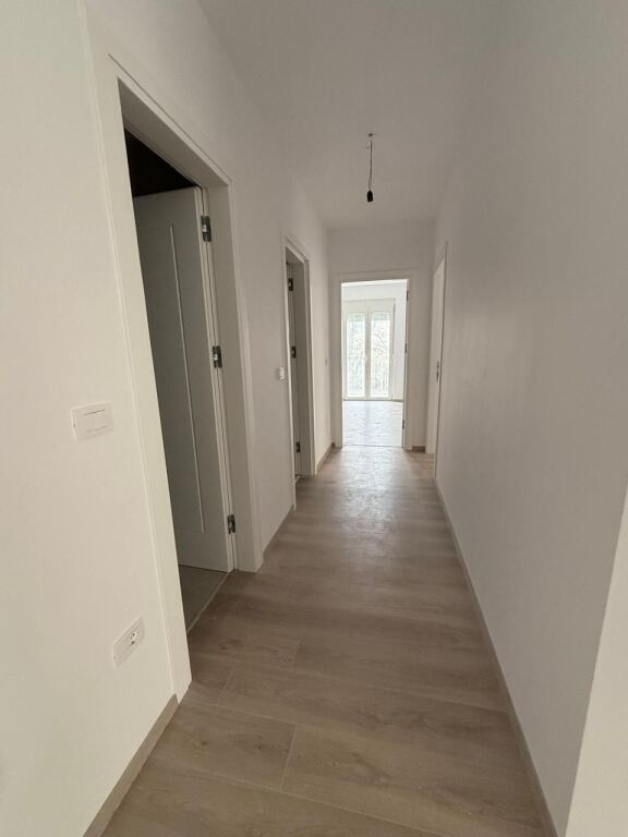 Office for rent near Stadium air Albania