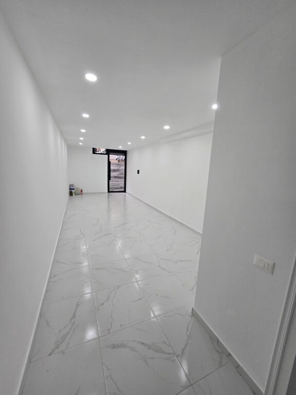 Okazion,dyqan te ish nisheraku,48 m2,95 mije euro