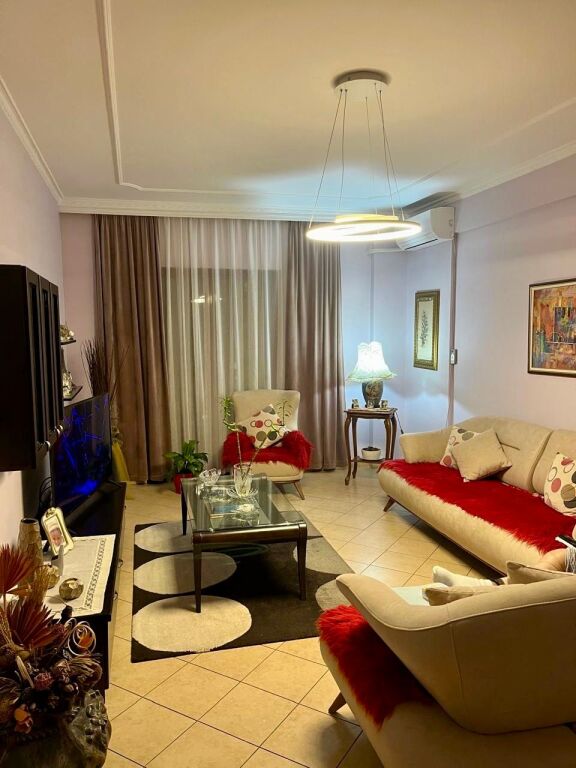 📣 QERA Apartament 2+1 Me 2 Tualete 📍Rruga e "Kavajes", Prane Kishes ✨