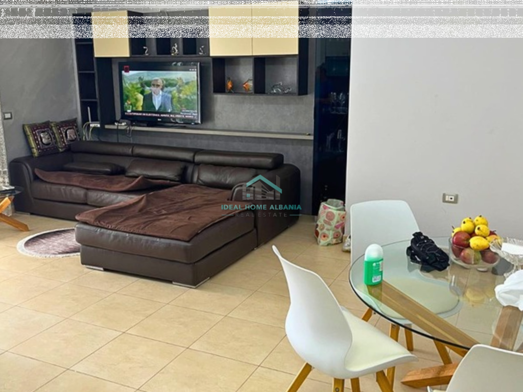 APARTAMENT 2+1 ME QERA – LUNGOMARE, VLORË