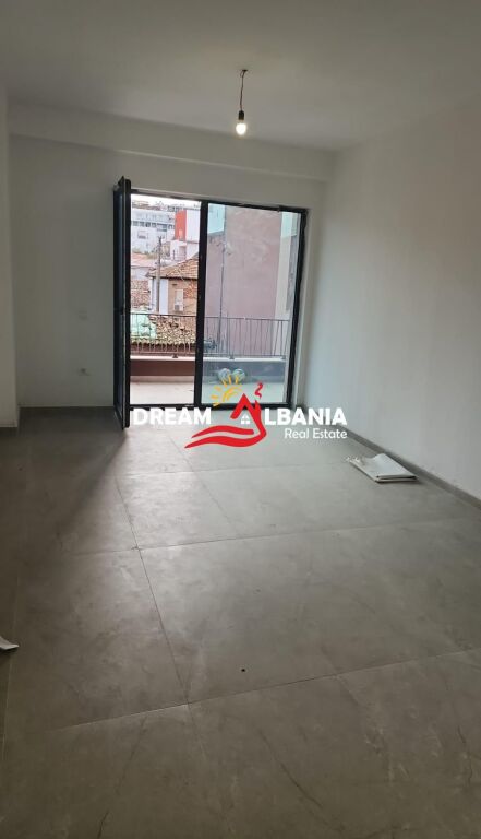 Locale Commerciale in Affitto tra Via Myslym Shyri e Via Kavaja (ID 42611421)