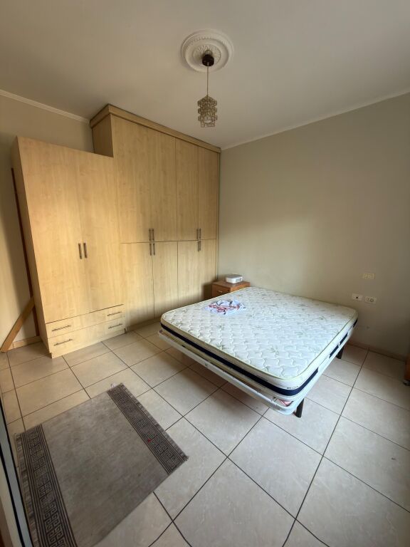 Jepet me qera apartament 1+1 tek Ish Parku (përballë Square 21)
