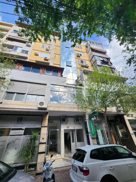 🤩Shitet : 2+1+2🚾 &amp; Ballkon Gjigand!! 📍( Myslym Shyri - Mulliri Vjetër/Rr. Islam Alla) 400m nga Sheshi Skëndërbe 122m², Kati 4, Orientim Lindje, Çmimi 297.000€ ✨️