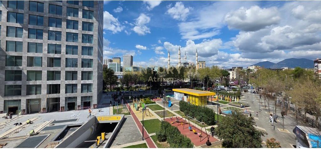 JEPET AMBIENT PER ZYRA ME QIRA TEK RRUGA ELBASANIT!!!