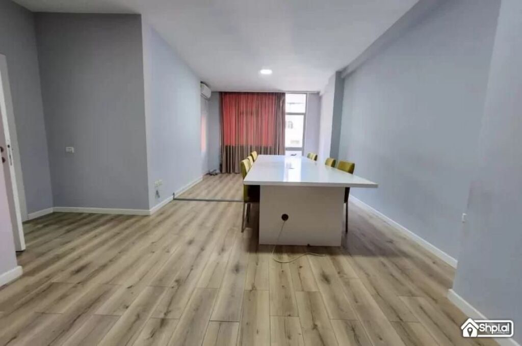 🤩Shitet : 2+1+2🚾 &amp; Ballkon Gjigand!! 📍( Myslym Shyri - Mulliri Vjetër/Rr. Islam Alla) 400m nga Sheshi Skëndërbe 122m², Kati 4, Orientim Lindje, Çmimi 297.000€ ✨️