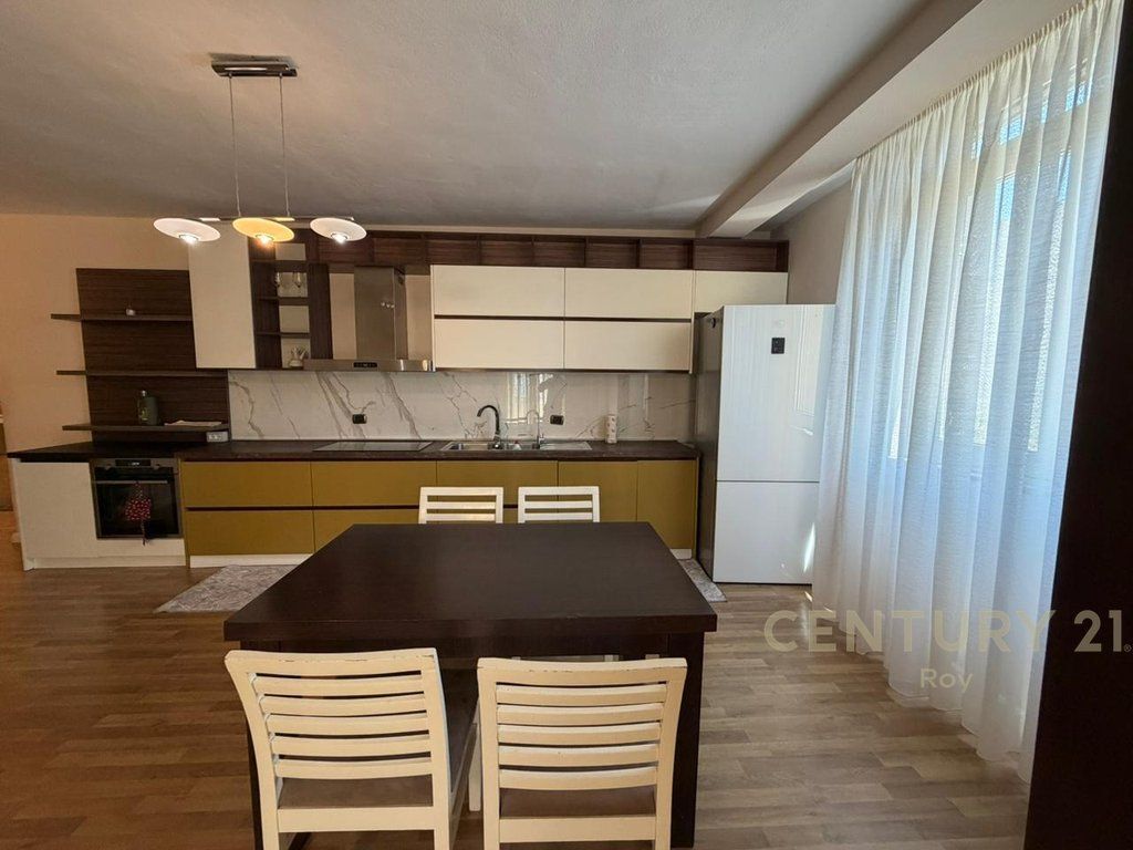 JEPET APARTAMENT 3+1+2 ME QERA NE VOLLGA , DURRES !