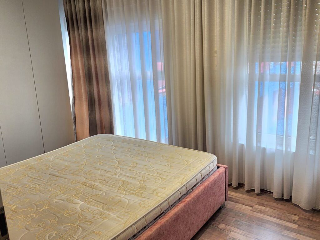 Apartament 1+1 me qera Kompleksi Mangalem ! 400 Euro !