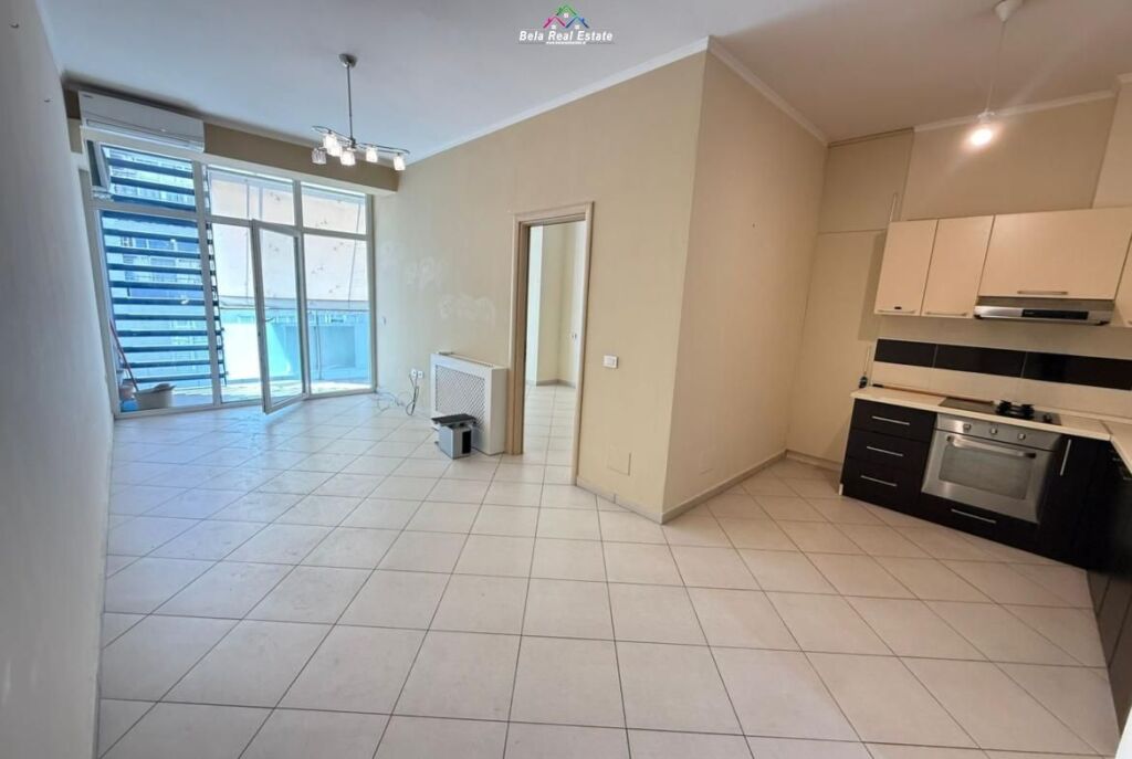 Apartament Ne Shitje 1+1 Tek Komuna e Parisit (ID B110563) Tirane