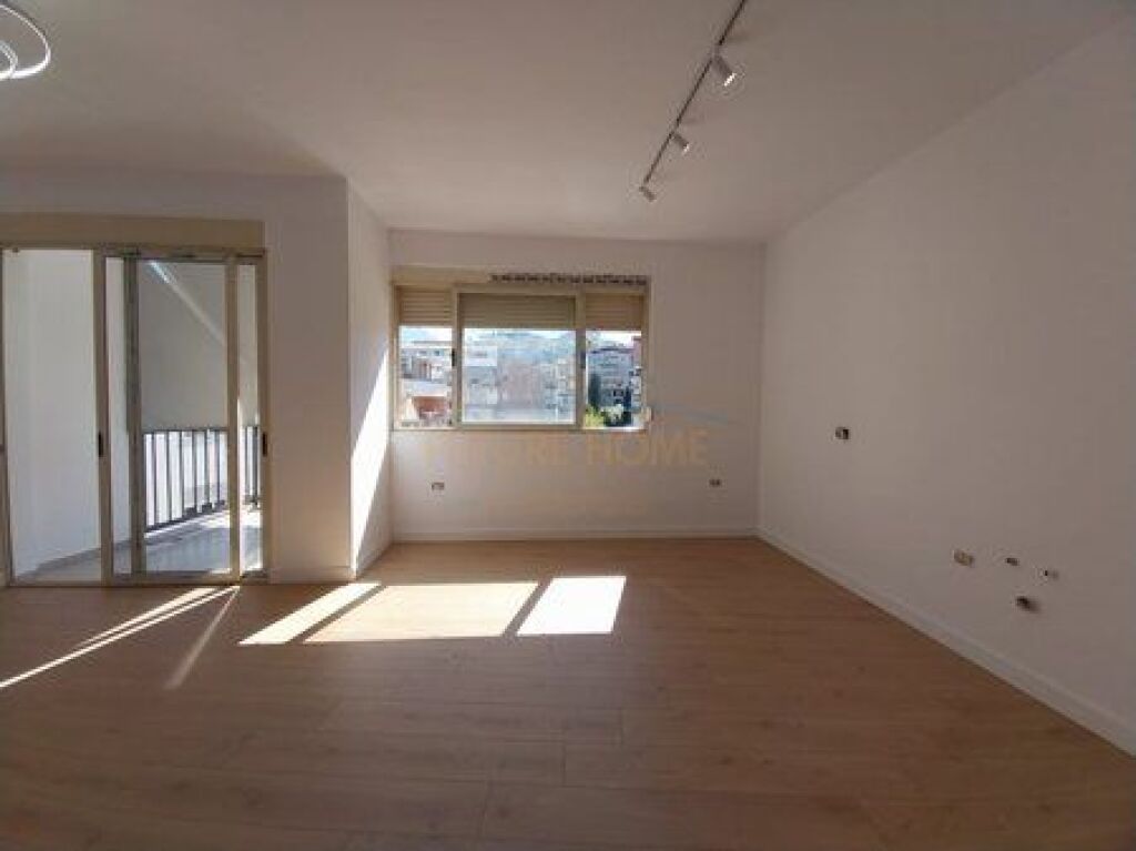 Shitet, Apartament 2+1, Pasticeri Melisa, Fresk.