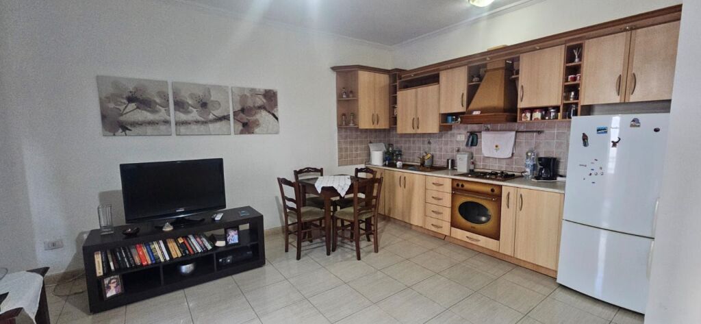Apartament 1+1 / ballkon Komuna e Parisit