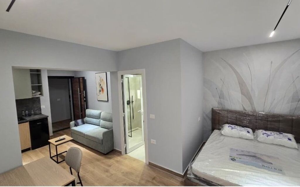 Shiten, 3-Garsoniere, Rruga Mine Peza, Tiranë.