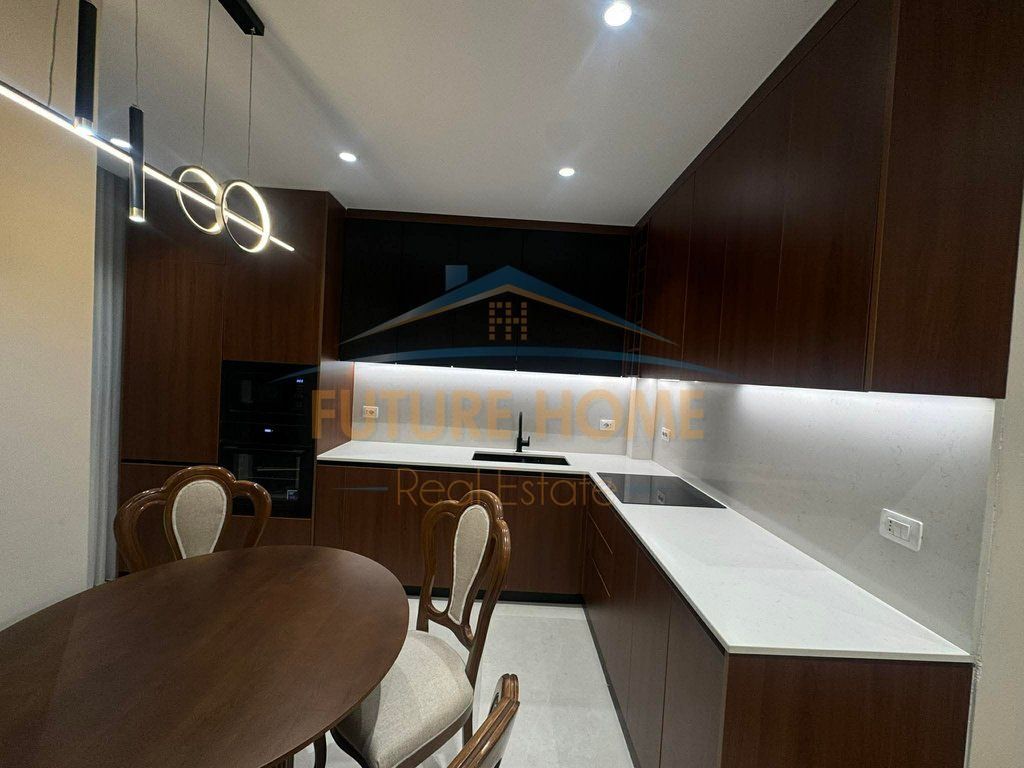 Shitet , Apartament 2+1+2 , Rruga Mine Peza , Tirane