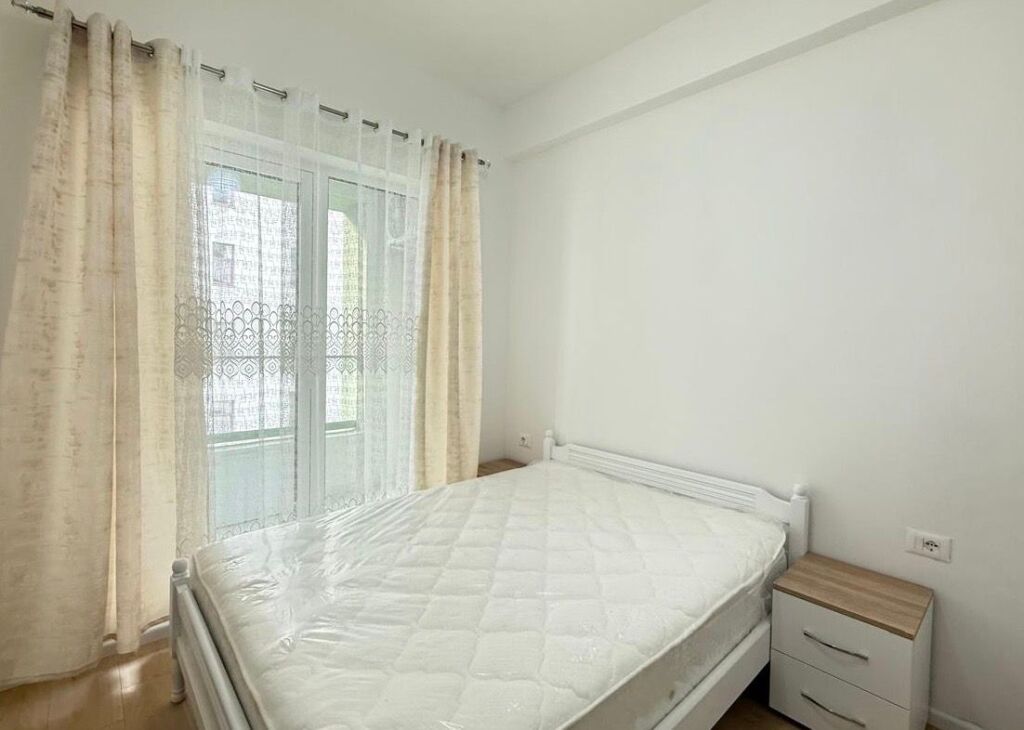 🏡 Apartament 1+1 me qira – Kadiu, Ali Demi 📍 • Sipërfaqe: 65 m² • Kati: 5 banim • Tipologjia: 1+1 ✨ Apartament i përshtatshëm për çift ose individë, në një zonë të qetë dhe me akses të mirë në qytet. 💰 Çmimi: 40,000 Lek / muaj 📞 Na kontaktoni për më shumë informacion ose për një vizitë!