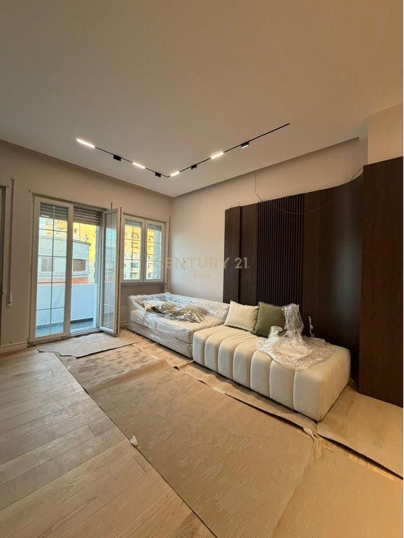 SHITET APARTAMENT 2+1 | 128m² + 148m² VERANDE | NE QENDER TE DURRESIT!