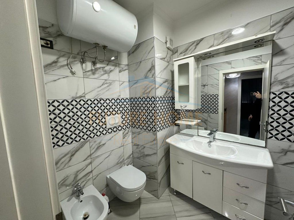 Shitet 2+1+2, Laprake 1600€/metri