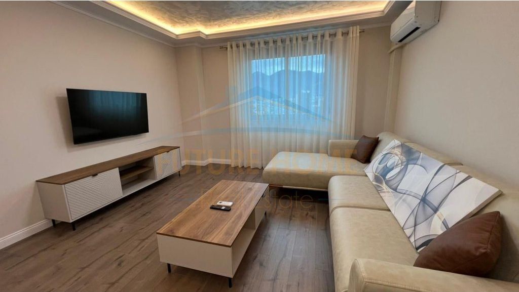 Shitet, Apartament 2+1+2, Stacioni i Trenit, Tiranë