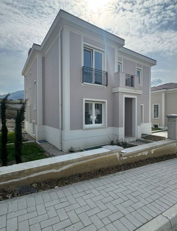 🏡 VILË LUKSOZE 3-KATËSHE – COLLINA VERDE, PRANË TEG ✨