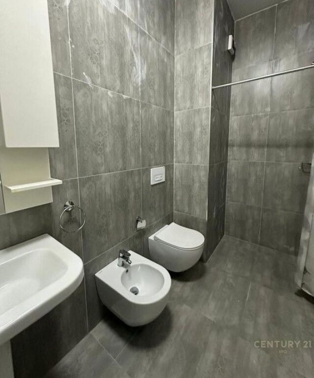 Appartamento 1+1 in affitto presso il Kompleksi Magnet, nella zona di 21 Dhjetori