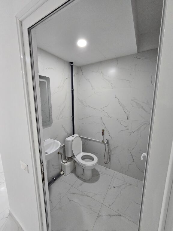 Okazion,dyqan te ish nisheraku,48 m2,95 mije euro