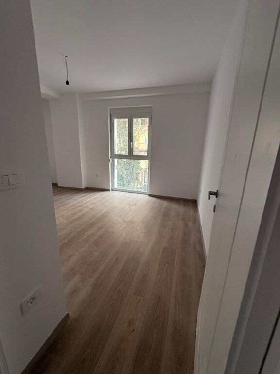 Office for rent near Stadium air Albania