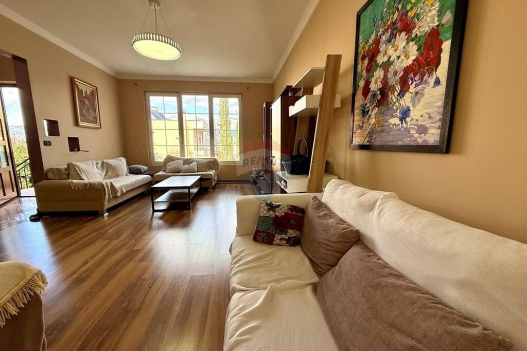 3-storey villa for sale in Sauk!!!
