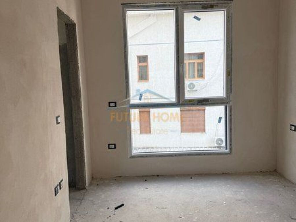 In vendita, Appartamento 2+1+2, vicino al Campo di Alidemi, Tirana, Tirana.