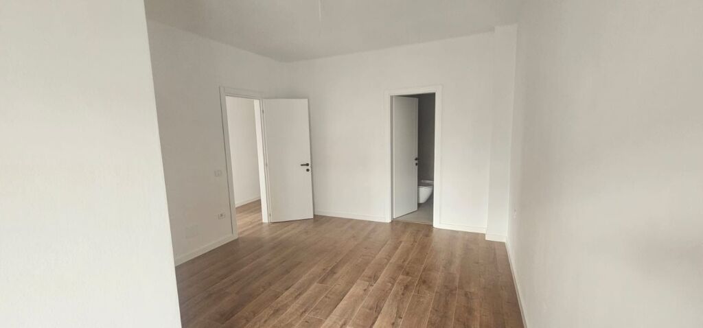 Apartament 3+1+2 per shitje, Pazari i Ri