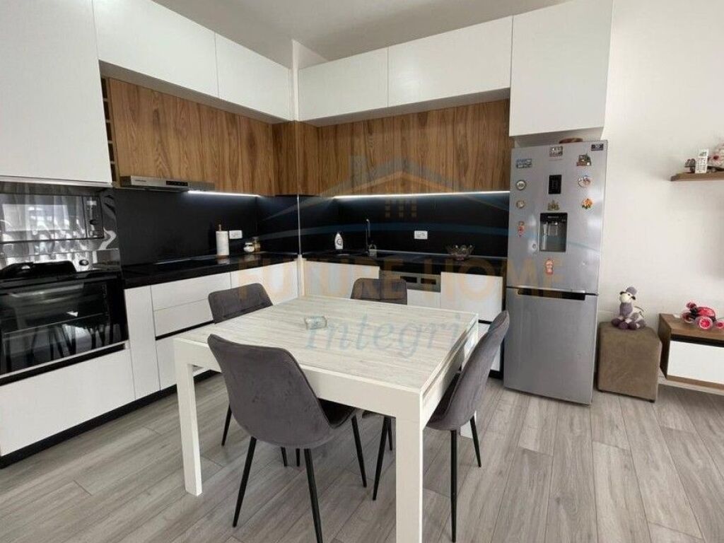 Shitet, Apartament 2+1+2, Kompleksi Mangalem, Tiranë.