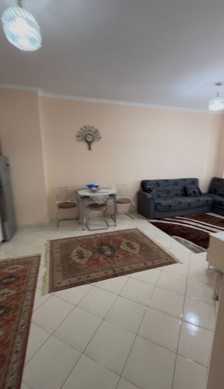 Jepet me Qira Apartament 1+1 Kamez