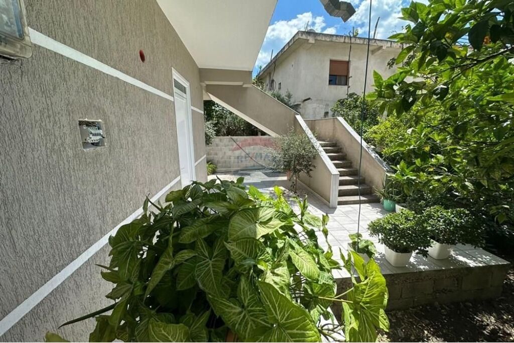 🔥 SHTËPI PRIVATE NË SHITJE – VLORË! 🔥  🏡 Shtëpi 2 kate me oborr privat