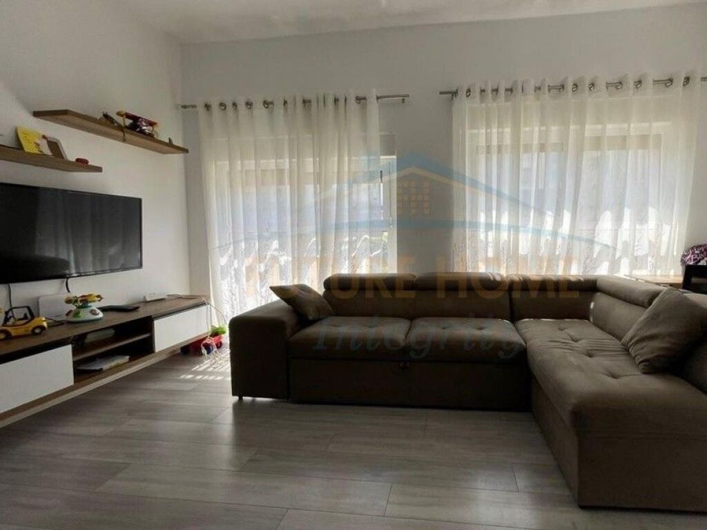 Shitet, Apartament 2+1+2, Kompleksi Mangalem, Tiranë.