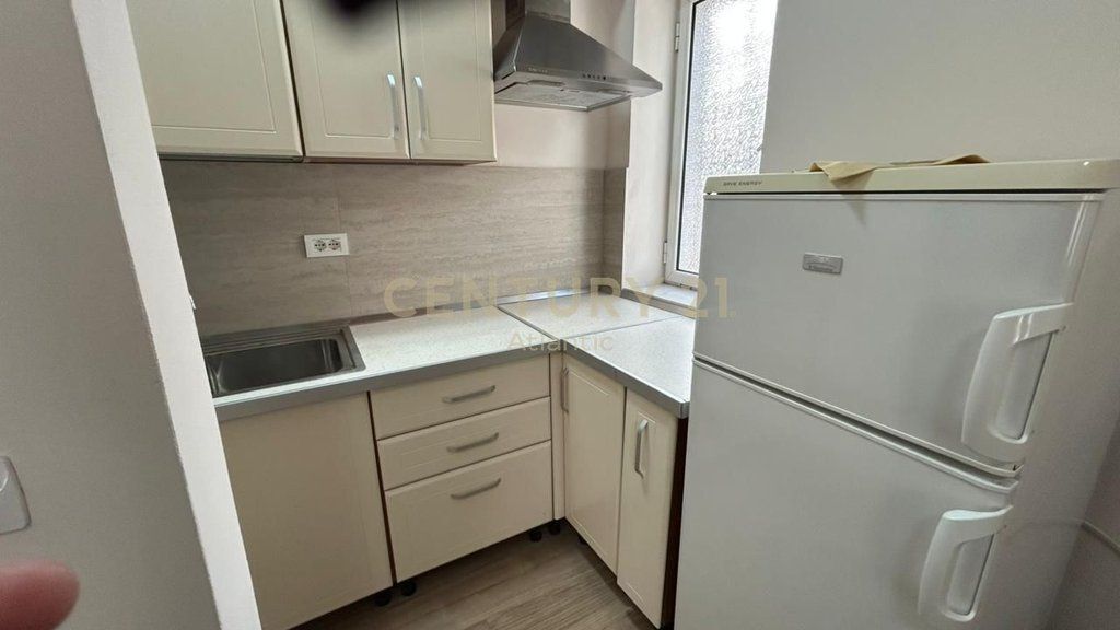 JEPET APARTAMENT 2+1 ME QERA PRANE STADIUMI NE DURRES!