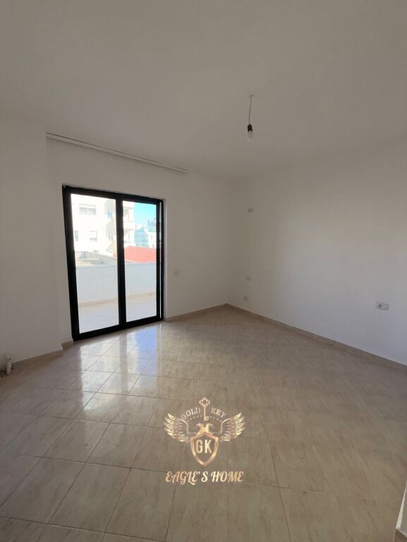 SHITET 2+1+2 me 2 Ballkone 150.000€  📍Markata Durres