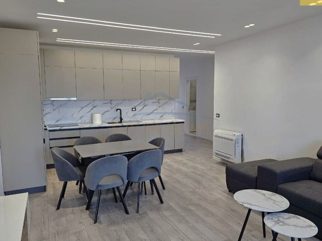 Shitet, Apartament 2+1+2 , Kompleksi Ndregjoni, Jordan Misja.