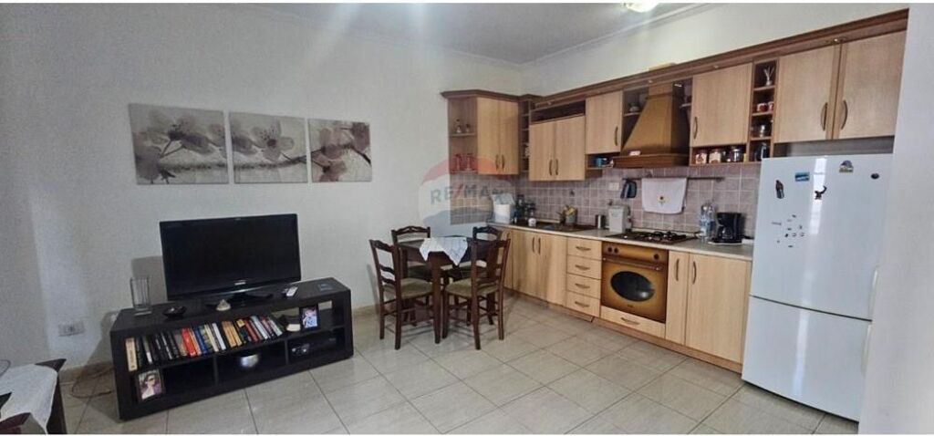 Appartamento 1+1 in Affitto a Komuna Parisit