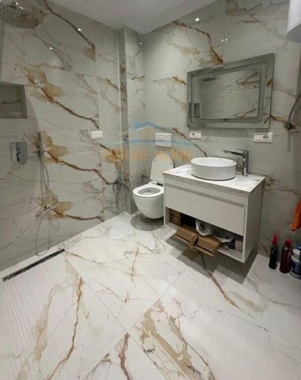 Qera, Ambient biznesi per zyra, Stacioni i Trenit, Tirane.