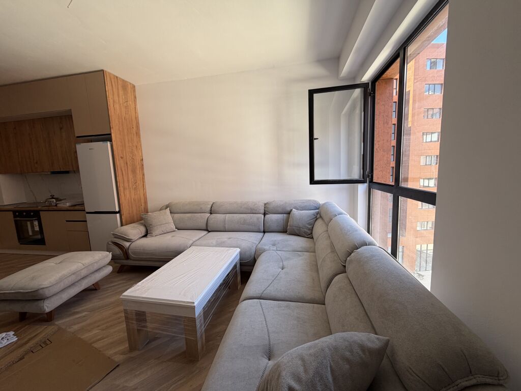 Affittasi appartamento 2+1 + 🅿️📍 Astir, Complesso Urban Gate ✔️ 5° piano✔️ Palazzo con ascensore✔️ Arredato✔️ Ambiente spazioso e ben organizzato✔️ Incluso posto auto 💰 Prezzo: 600 euro/mese 📞 Per maggiori informazioni o visita, contattare