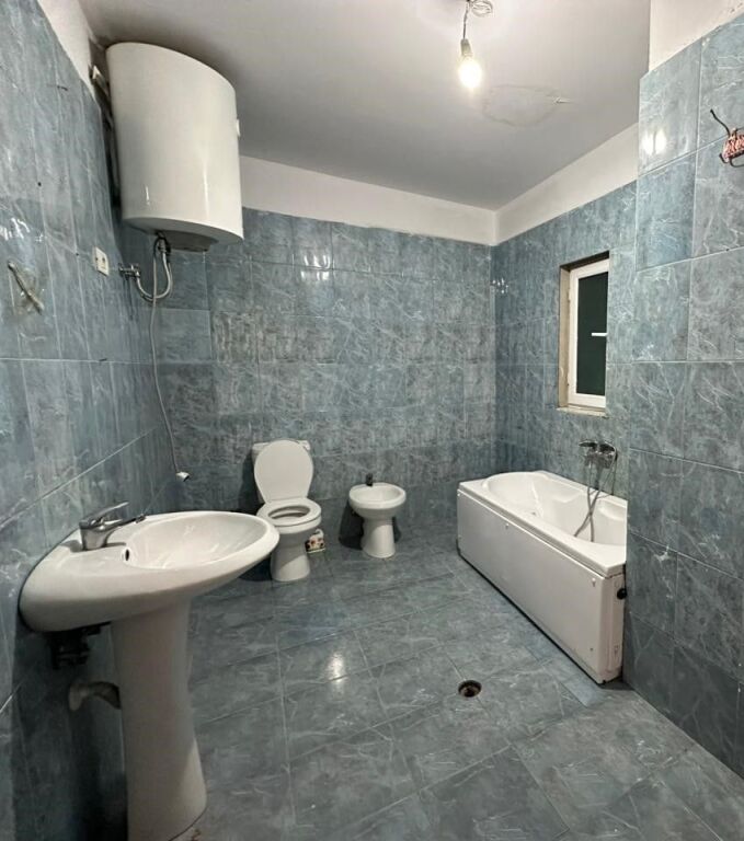 Shitet Apartament 2+1, Kthesa Kamzes