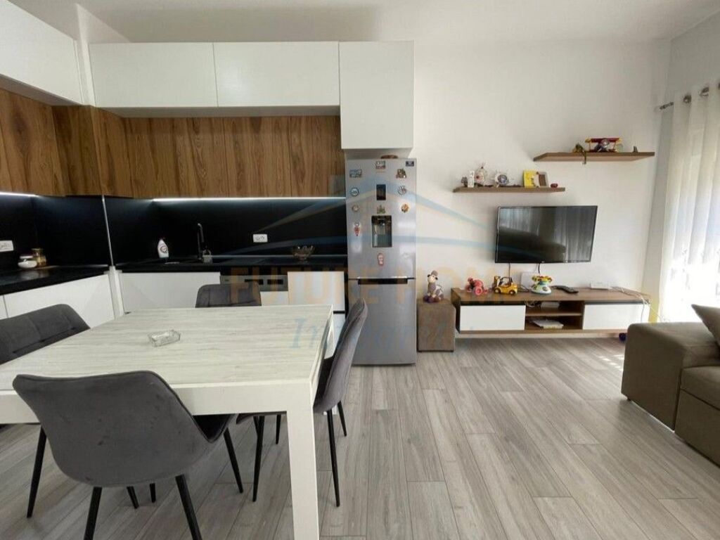 Shitet, Apartament 2+1+2, Kompleksi Mangalem, Tiranë.