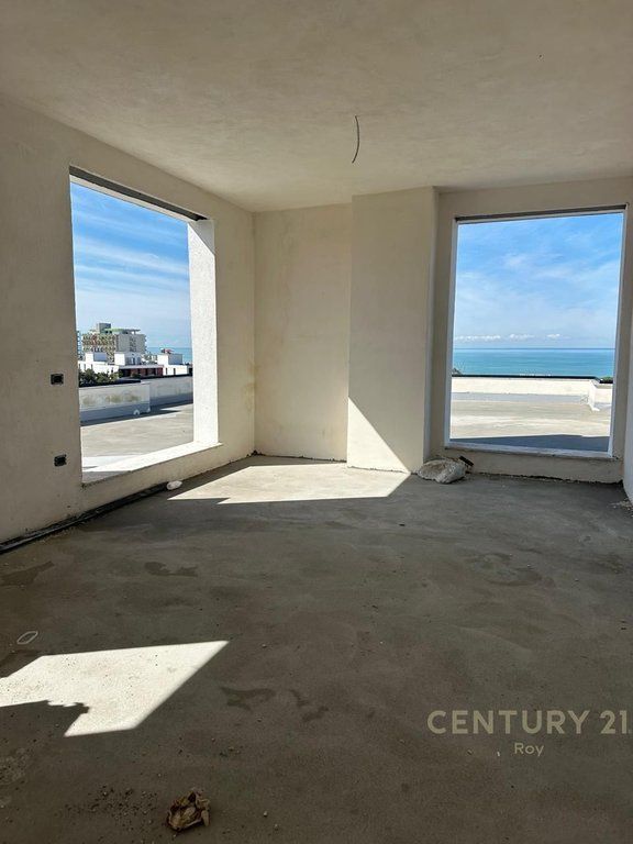 Penthouse 2+1 Shitet në Golem, Durrës - 300,000€ | 75 m² + 137m2 Verand Pamje Deti!