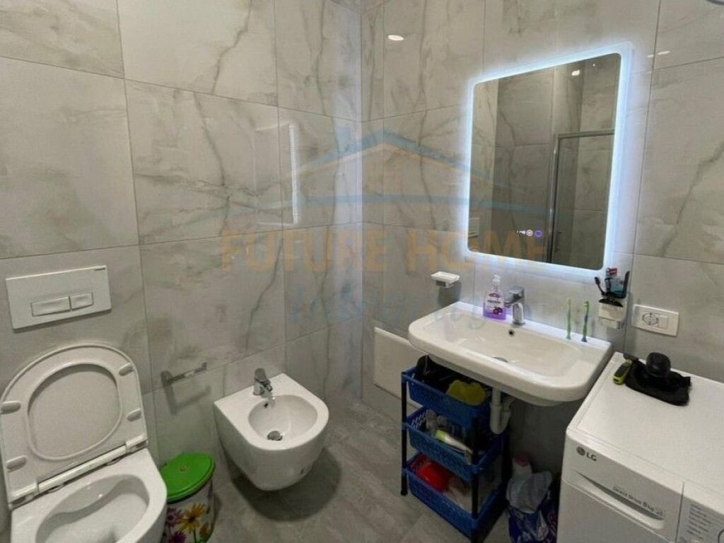 Shitet, Apartament 2+1+2, Kompleksi Mangalem, Tiranë.