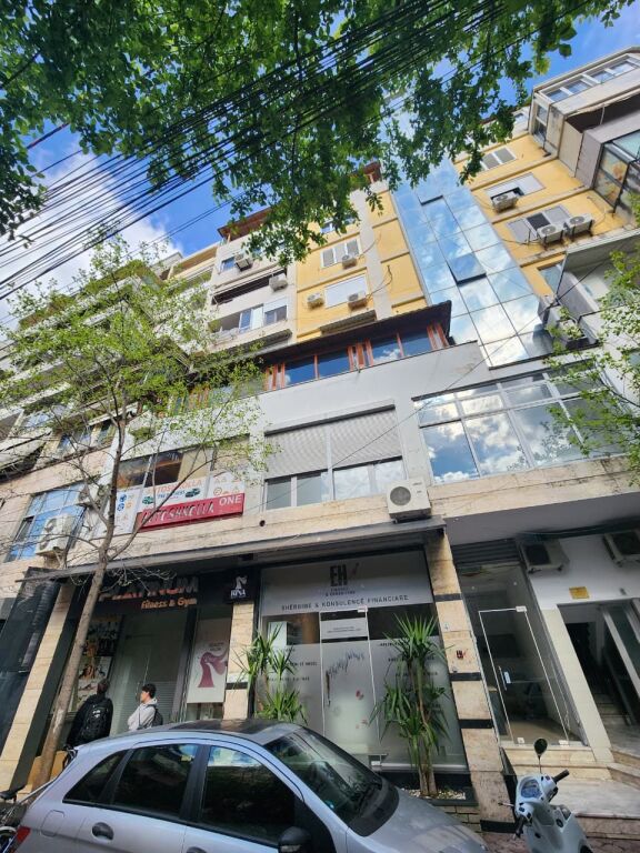 🤩Shitet : 2+1+2🚾 &amp; Ballkon Gjigand!! 📍( Myslym Shyri - Mulliri Vjetër/Rr. Islam Alla) 400m nga Sheshi Skëndërbe 122m², Kati 4, Orientim Lindje, Çmimi 297.000€ ✨️