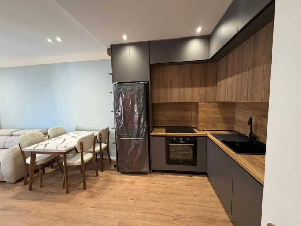 🏡 Jepet me qira 1+1 + 🅿️ – 📍Astir, Kompleksi Urban Gate💶 50,000 lekë/muaj