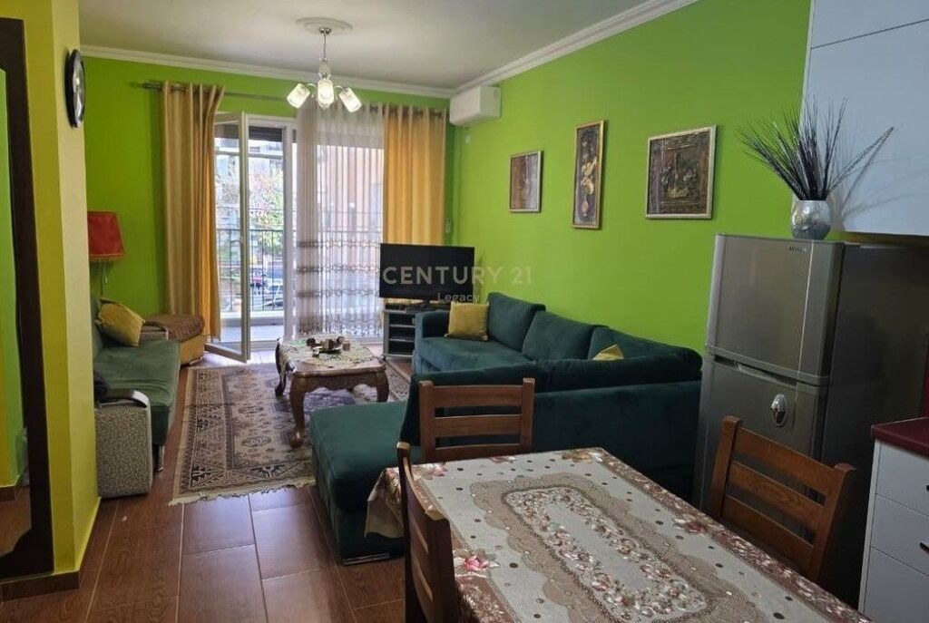 Jepet Apartament me qira 1+1 - Rruga Frosina Plaku