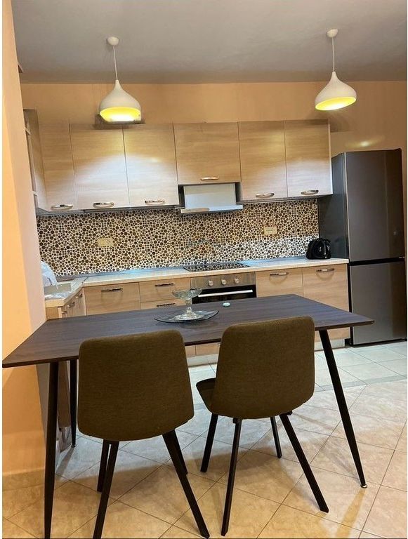 Qera, Apartament 2+1, Kthesa e Kamzes, Tiranë.